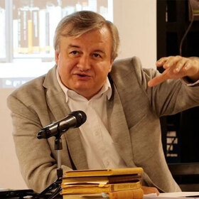 07-plamen-doinov-nbu-centyr-za-knigata-678x410-crop-478b24840a_280x280_crop_478b24840a