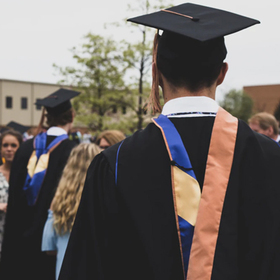 absolventi-unsplash_280x280_crop_478b24840a