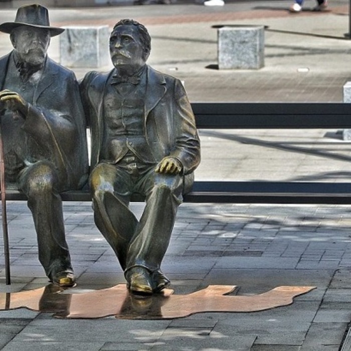 petko-i-pencho-ploshtadslaveikovcom_700x700_crop_478b24840a