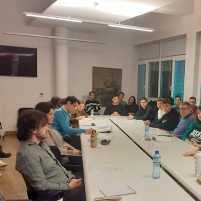 npmg-i-ucheni-npmg_700x700_crop_478b24840a