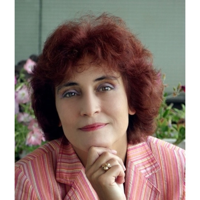 emiliq-dvorqnova_700x700_crop_478b24840a