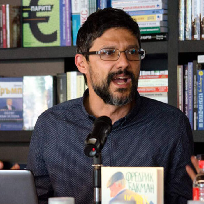 011_700x700_crop_478b24840a