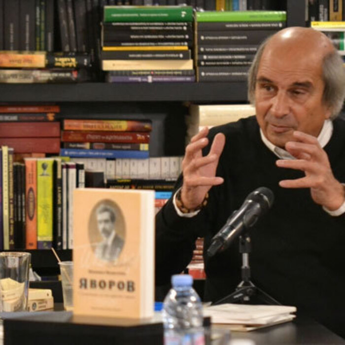 014_700x700_crop_478b24840a