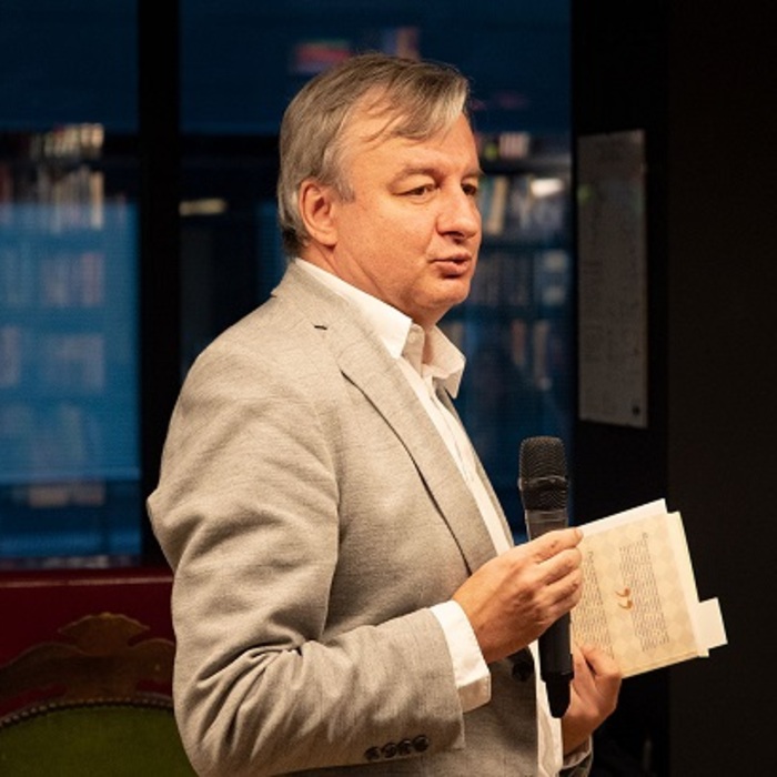 017_700x700_crop_478b24840a