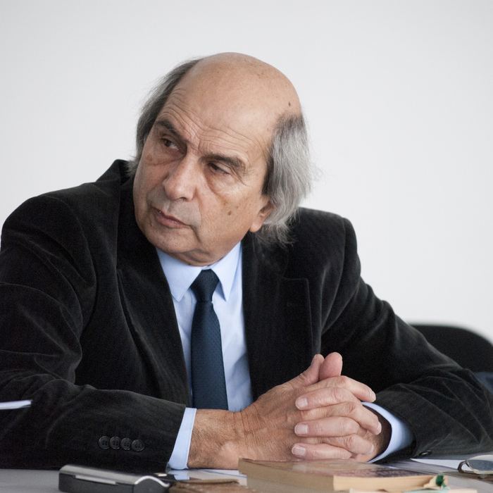 mihail-nedelchev-at-the-vi-atanas-slavov-s-readings-in-nbu-18-01-2016-1_700x700_crop_478b24840a