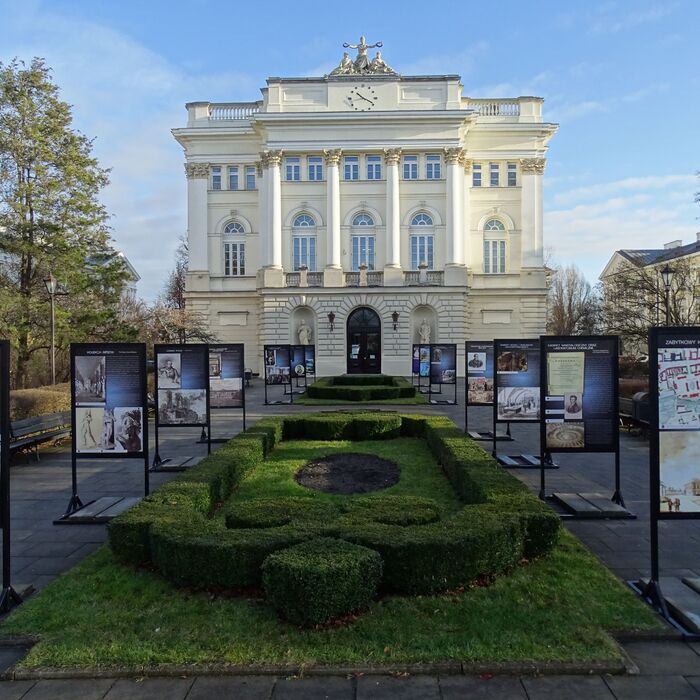 00-warshawa-uni_700x700_crop_478b24840a