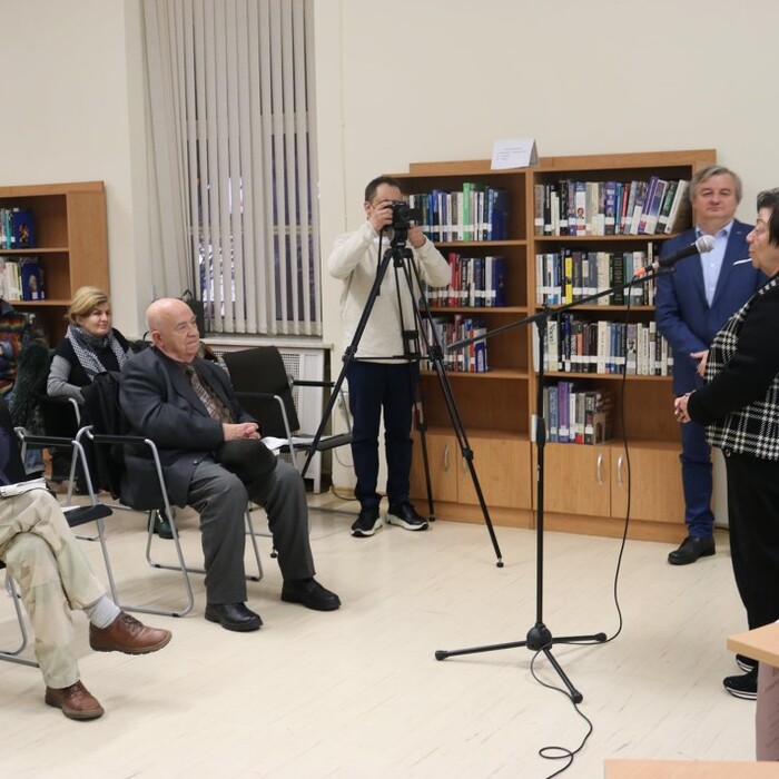 aa72ca5568191d384d5f1c44031f2f65_700x700_crop_478b24840a