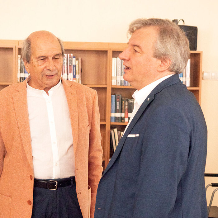 2622032_700x700_crop_478b24840a