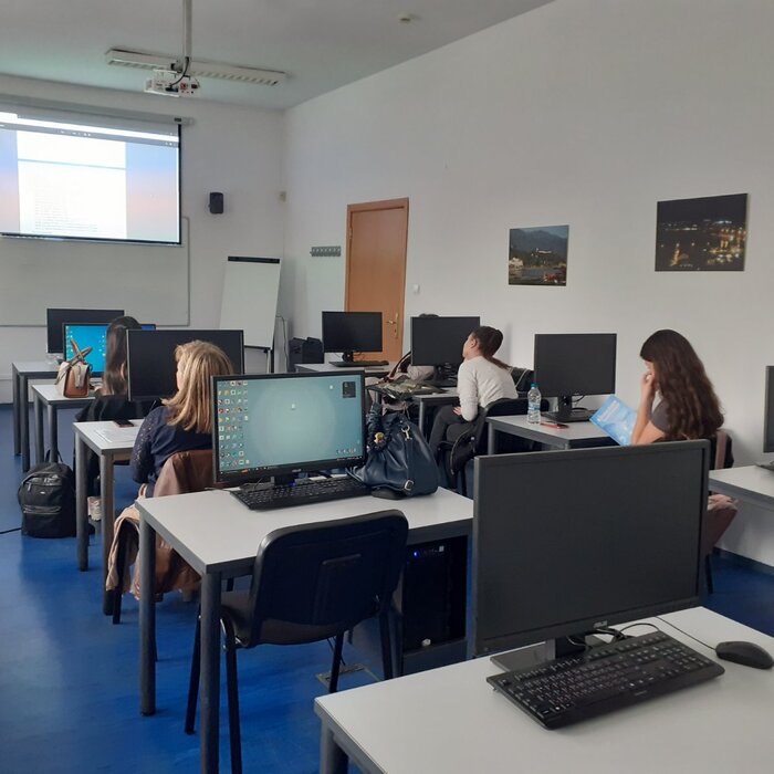 img-4466f0caeeaed882549171ee133d0538-v_700x700_crop_478b24840a